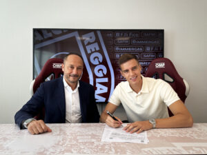 AC Reggiana - Filip Brekalo firma il contratto con il presidente Carmelo Salerno