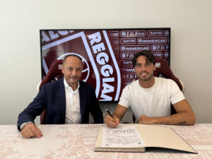 AC Reggiana - firma Sersanti con presidente Carmelo Salerno